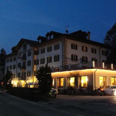 Hotel Du Lac Parc & Residence Lavarone Bagian luar foto