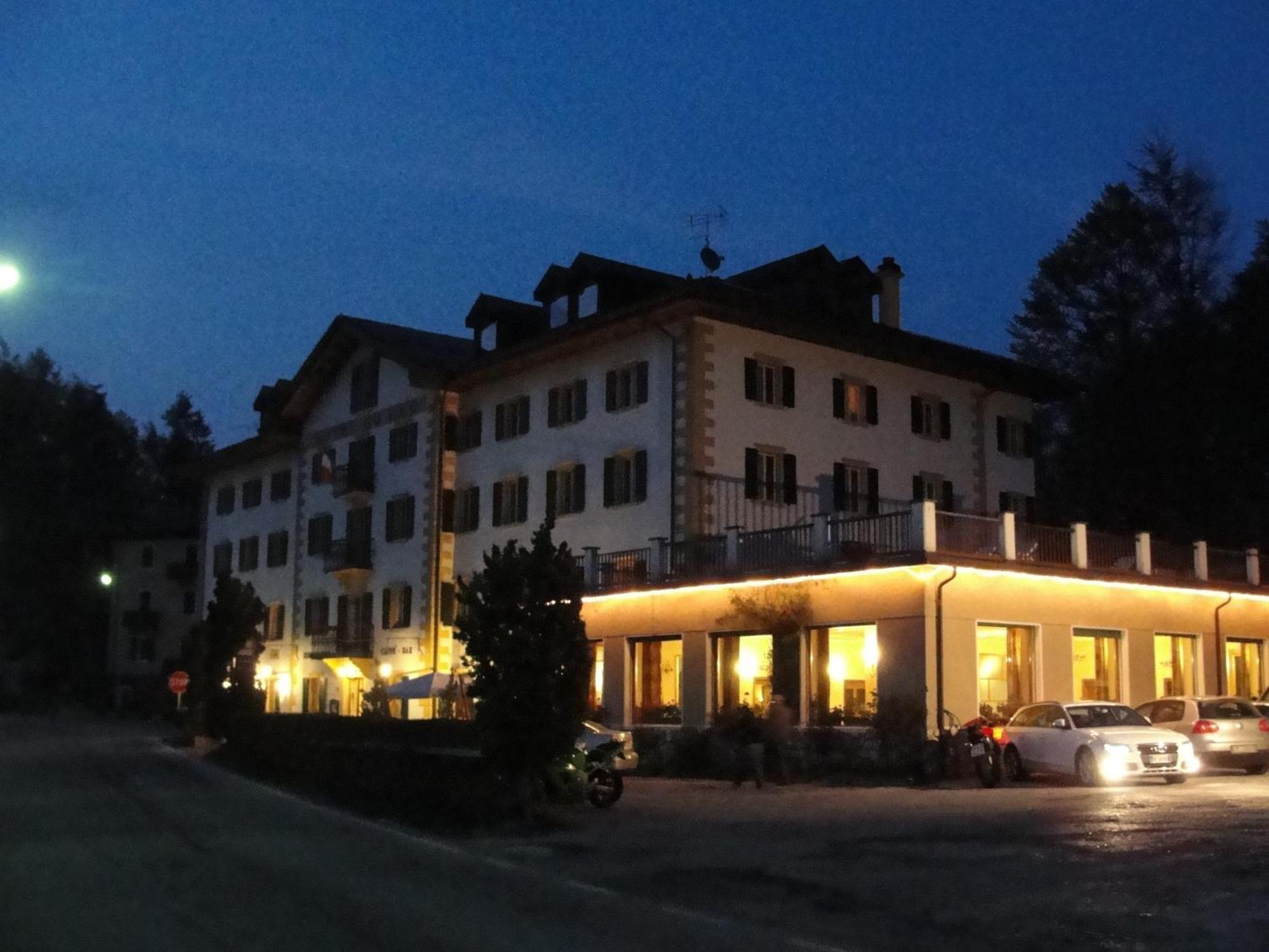 Hotel Du Lac Parc & Residence Lavarone Bagian luar foto